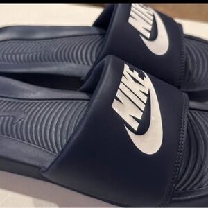 Nike Dark Navy Blue Slide Sandals with White Logo SZ 9 VICTORI  new no tags